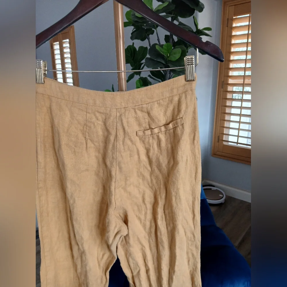Reformation Linen Pants in Mustard Yellow. Size 2